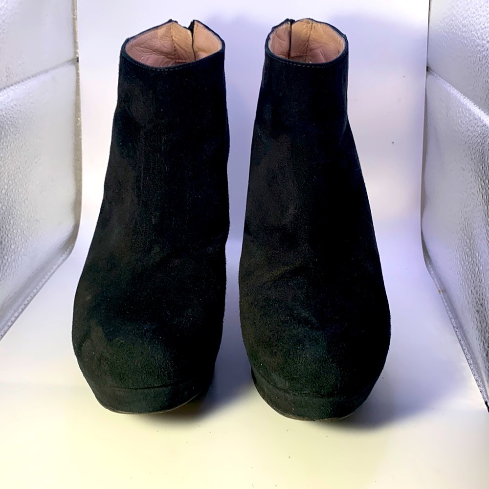 To Be women’s suede ankle boots size 9 (41) Spaniard booties in great condition